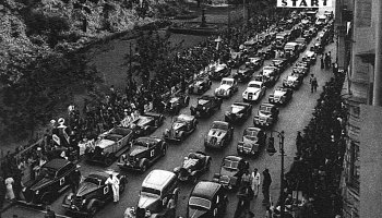Zahájení před Autoklubem ČR, cíl před Národním technickým muzeem 