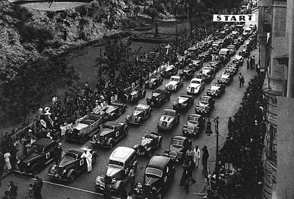 Zahájení před Autoklubem ČR, cíl před Národním technickým muzeem Zahájení před Autoklubem ČR, cíl před Národním technickým muzeem