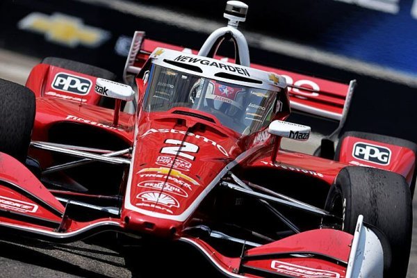 Newgarden na své parádní trati na čele