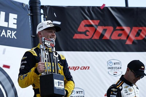 Christian Rasmussen slaví první vítězství v IndyCar Christian Rasmussen slaví první vítězství v IndyCar