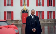 Hamilton prodal sbírku automobilů