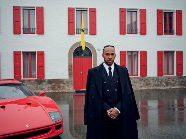 Hamilton prodal sbírku automobilů Hamilton prodal sbírku automobilů