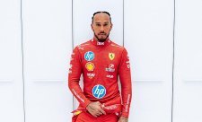 Hamilton poutá pozornost médií