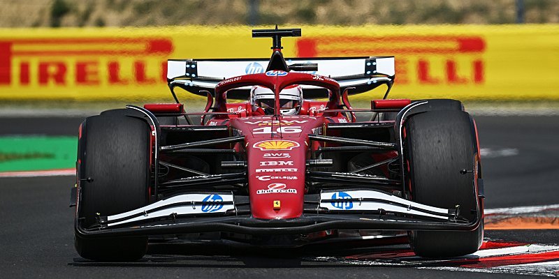 Leclerc šokoval McLareny! Ferrari slaví první pole position v sezóně