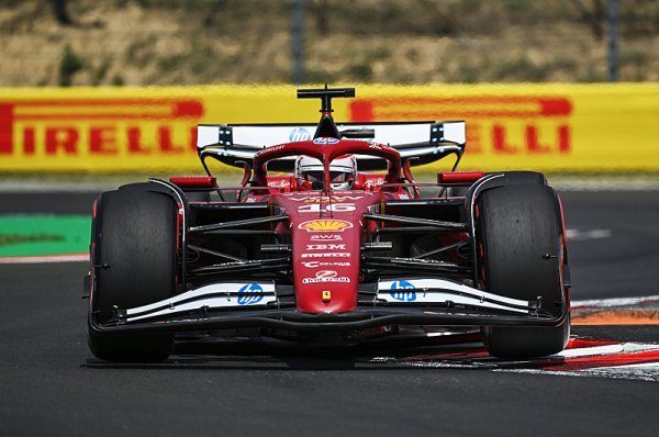 Leclerc šokoval McLareny! Ferrari slaví první pole position v sezóně Leclerc šokoval McLareny! Ferrari slaví první pole position v sezóně