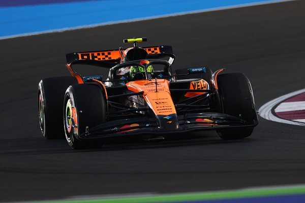 Piastri přidává klíčové body v Kataru, boj o titul se zostřuje