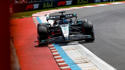 Mercedes znovu ve hře, naznačuje Wolff