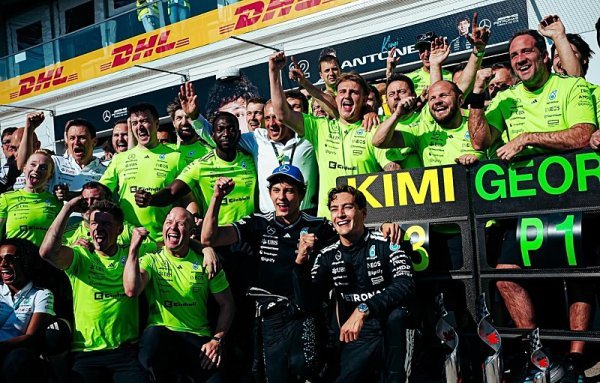 Mercedes nepřišel o vítězství Mercedes nepřišel o vítězství