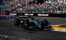 Russell ovládl noční závod, McLaren po letech slaví konstruktérský titul