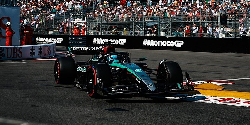 Russell ovládl noční závod, McLaren po letech slaví konstruktérský titul