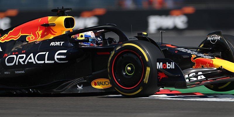 Verstappen zpět v čele, Ferrari a McLaren v těsném závěsu