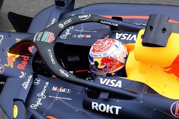 Red Bull před kvalifikací předělal vůz Red Bull před kvalifikací předělal vůz