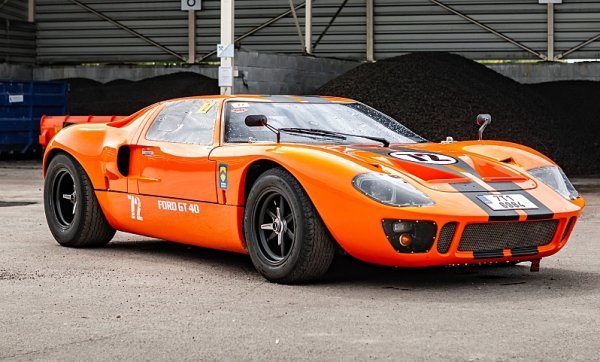 Replika Fordu GT40 přijede do Prahy