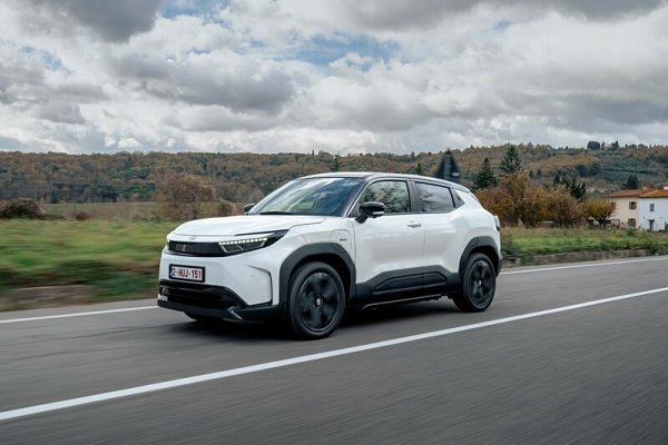 Toyota veze do Česka další elektromobil