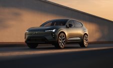 Automobilka Volvo Cars zahajuje výrobu svého elektrického SUV
