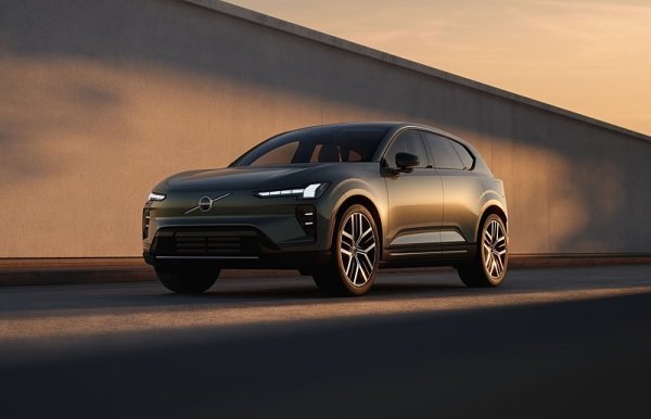 Automobilka Volvo Cars zahajuje výrobu svého elektrického SUV