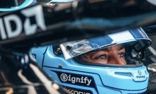 Russell ukazuje sílu, Antonelli si zavařil