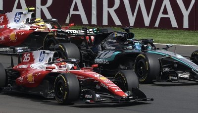 Russell vykročil za životní šancí, Ferrari hodilo příležitost do koše