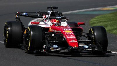 Ferrari ukazuje sílu, Aston odjel tři kola
