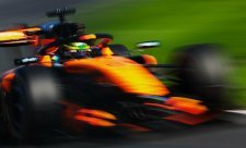 Piastri potěšil domácí tribuny, Verstappen ztratil půlku tréninku
