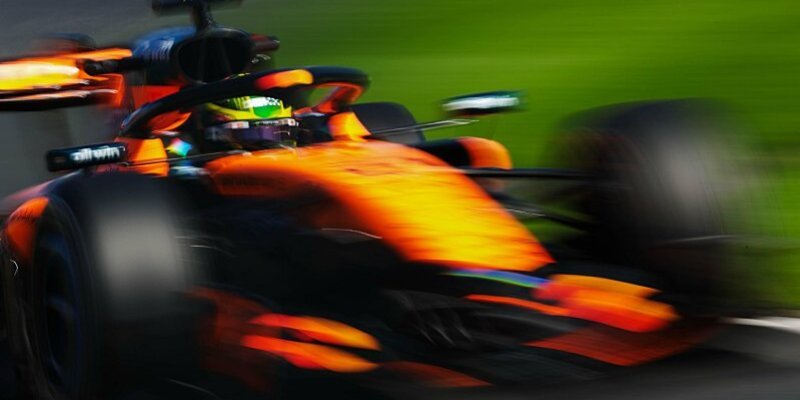 Piastri potěšil domácí tribuny, Verstappen ztratil půlku tréninku