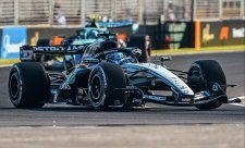 Mercedes zničil konkurenci, do první řady se dostal i Antonelli