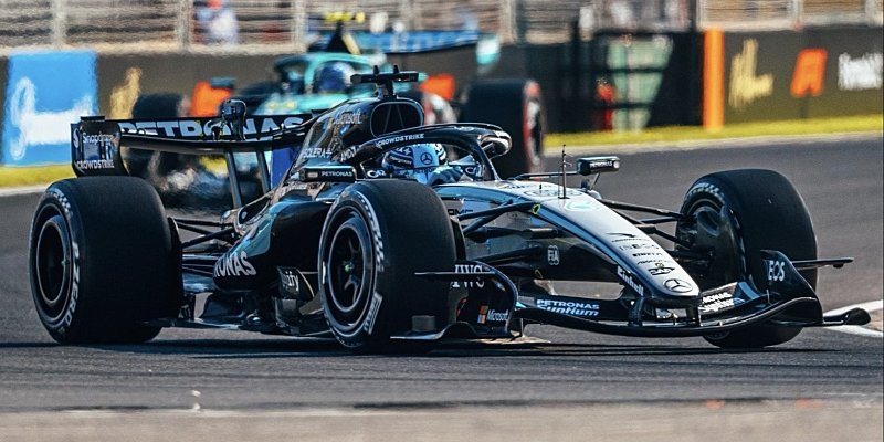 Mercedes zničil konkurenci, do první řady se dostal i Antonelli