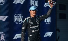 Russell dál kraluje, kolega mu kryje záda