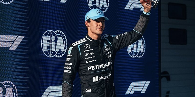 Russell dál kraluje, kolega mu kryje záda