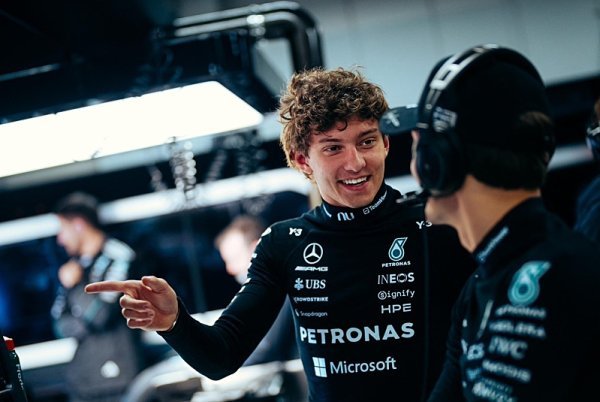 Antonelli poráží před kvalifikací Russella