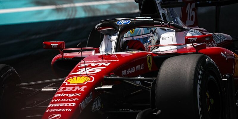 Ferrari v čele, potíže u Antonelliho