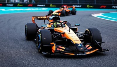 McLaren ukončuje dominanci Mercedesu, Antonelli penalizován