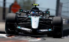 Mercedes zpět ve formě: Antonelli bere pole position, Verstappen v první řadě