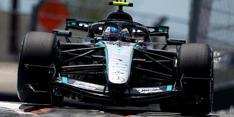 Mercedes zpět ve formě: Antonelli bere pole position, Verstappen v první řadě