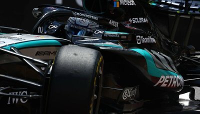 Antonelli dal opět lekci Russellovi, Ferrari selhalo