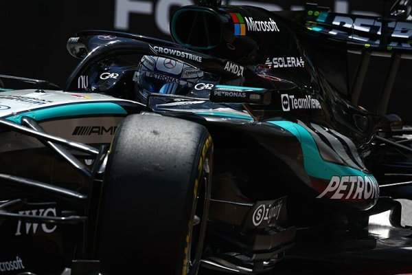 Antonelli dal opět lekci Russellovi, Ferrari selhalo