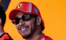 Hamilton měl štěstí i odvahu, Antonelli pořádnou smůlu