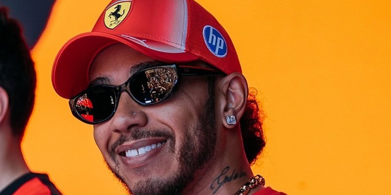 Hamilton měl štěstí i odvahu, Antonelli pořádnou smůlu