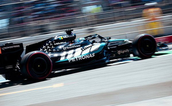Russell dál září, Hamilton před Antonellim a Leclerc ve zdi
