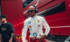 Hamilton vyrazí do domácího sprintu jako první