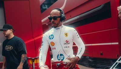 Hamilton vyrazí do domácího sprintu jako první