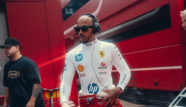 Hamilton vyrazí do domácího sprintu jako první