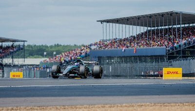 Antonelli na pole position, Ferrari před Russellem