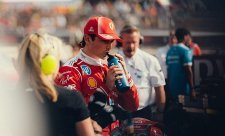 Leclerc překvapivým králem Silverstone
