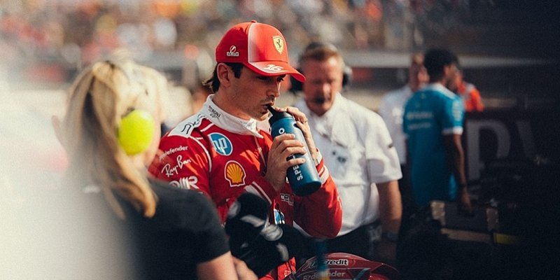Leclerc překvapivým králem Silverstone