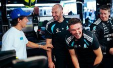 Antonelli favoritem, Hamilton má problém
