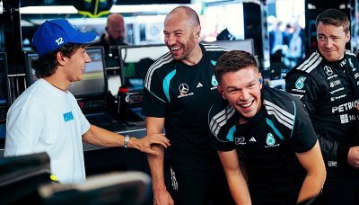 Antonelli favoritem, Hamilton má problém