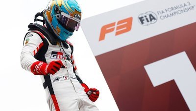 Nakamura si pohlídal Badoera, kolize dvou favoritů