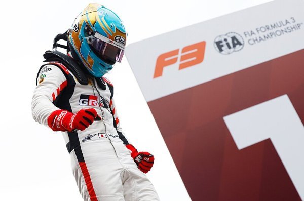 Nakamura si pohlídal Badoera, kolize dvou favoritů