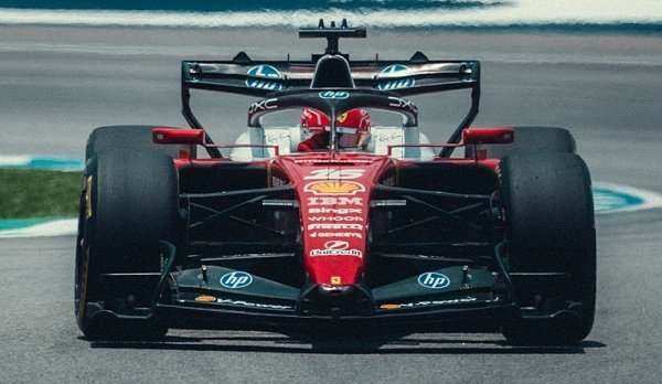 Leclerc jde do čela, Mercedes si nechal karty v rukávu